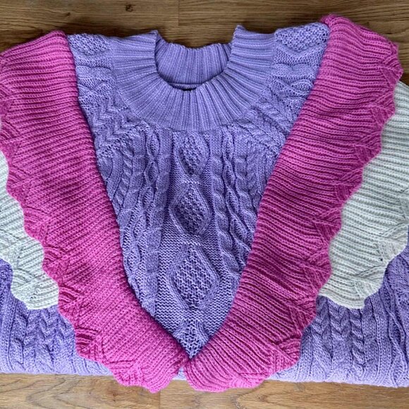 Strut & Bolt cable knit sweater, crew neck, ruffle detailing, V-front size L - Picture 2 of 14